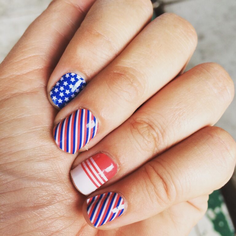 +112 Festive 4th of July Nail Designs That Will Make You Sparkle