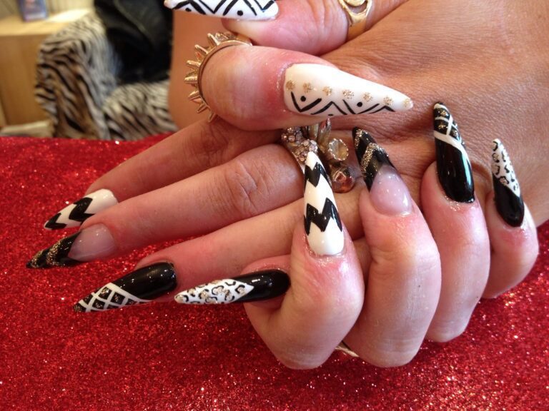 +112 Black and White Nail Designs 2022: Timeless Elegance at Your Fingertips
