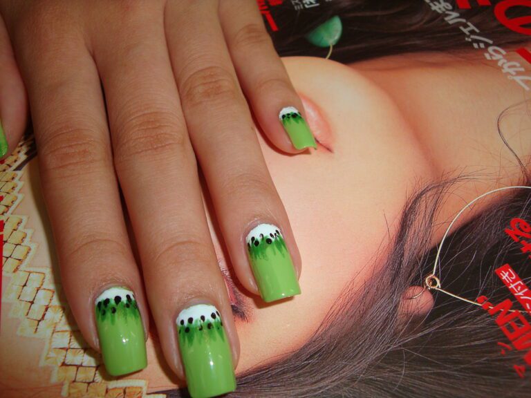 +128 St. Patrick’s Day Nail Designs That Will Make You Green with Envy