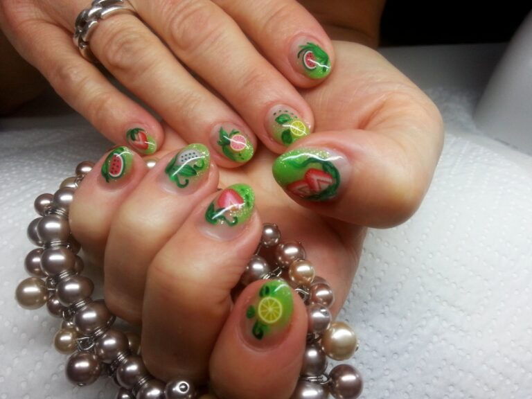 +127 Grinch Nail Designs That Will Steal Your Heart